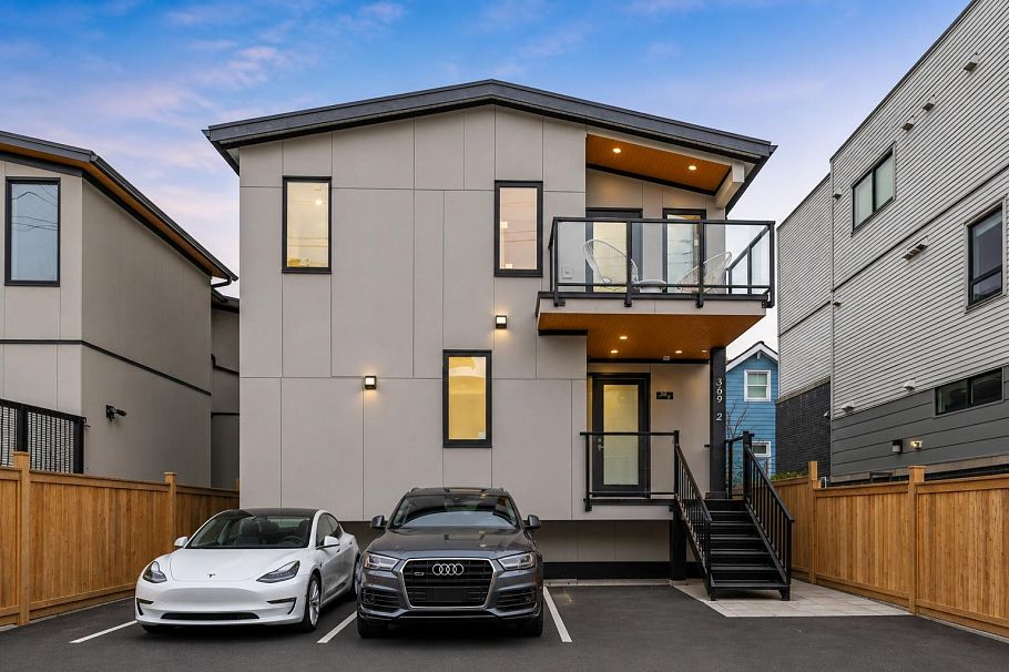 2 369 E 16th Avenue Vancouver, BC - 1