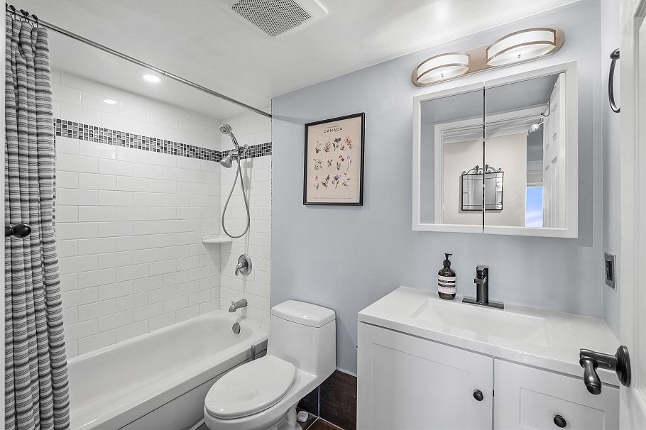 1205 110 W 4th Street North Vancouver, BC - 19