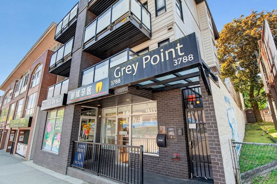 102 3788 W 10th Avenue Vancouver, BC - 1