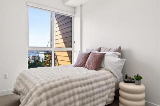 563 422 E 3rd Street North Vancouver, BC - 5
