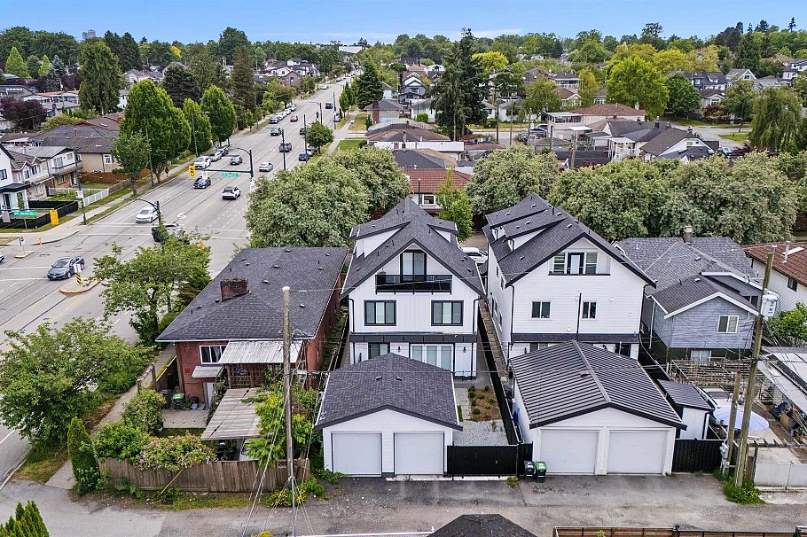 2371 Adanac Street Vancouver, BC - 30