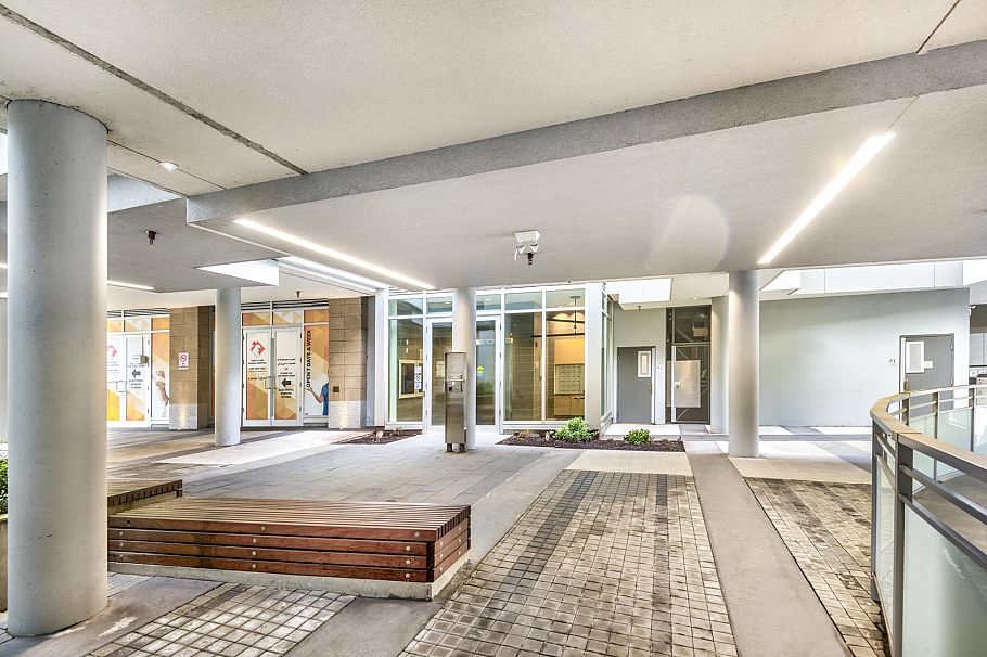 402 1061 Marine Drive North Vancouver, BC - 31
