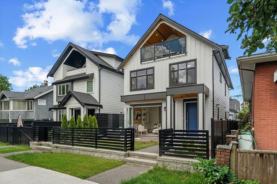 2371 Adanac Street Vancouver, BC - 2
