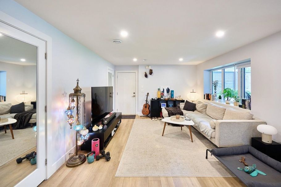 449 E 15th Street North Vancouver, BC - 22