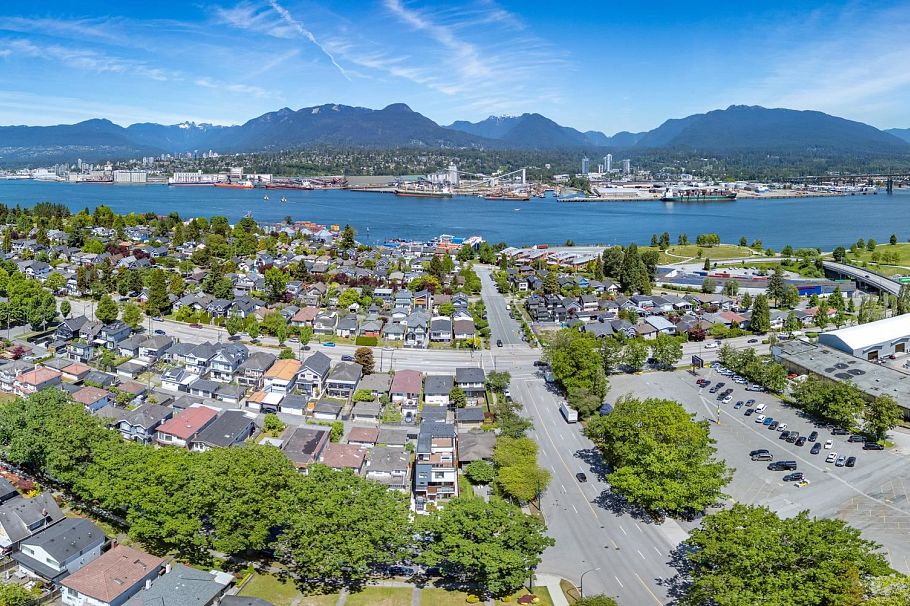 2 2893 Eton Street Vancouver, BC - 28