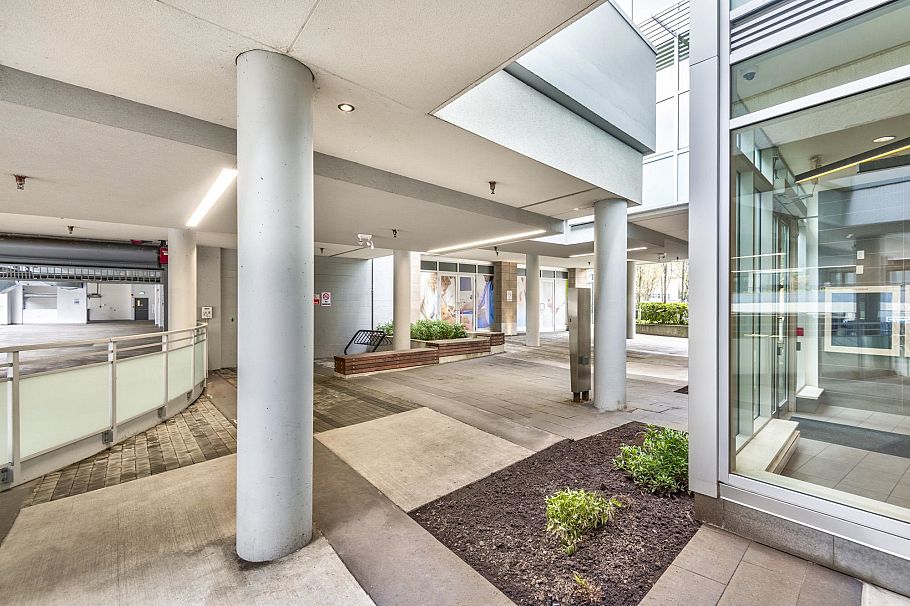 402 1061 Marine Drive North Vancouver, BC - 30