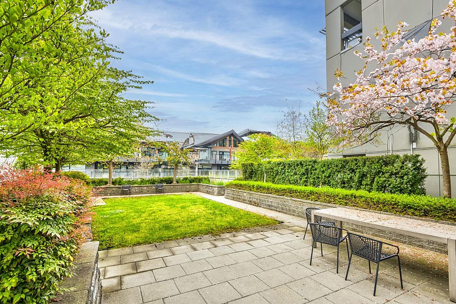 402 1061 Marine Drive North Vancouver, BC - 28