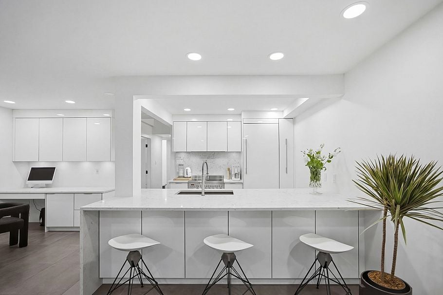 3321 Mountain Highway North Vancouver, BC - 2