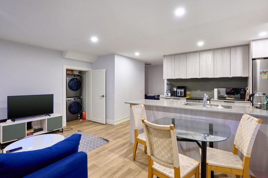 449 E 15th Street North Vancouver, BC - 33