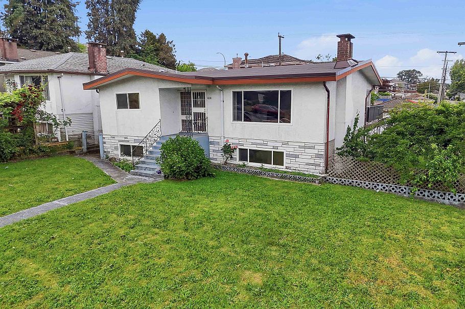 3063 Renfrew Street Vancouver, BC - 3