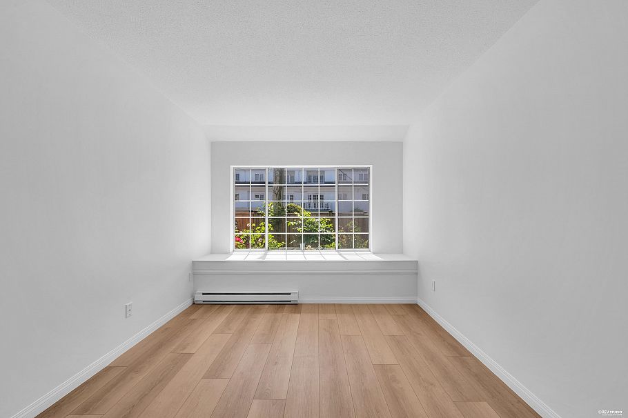 110 125 W 18th Street North Vancouver, BC - 16