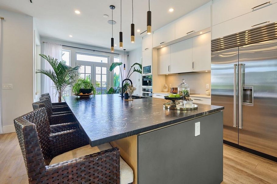 449 E 15th Street North Vancouver, BC - 8