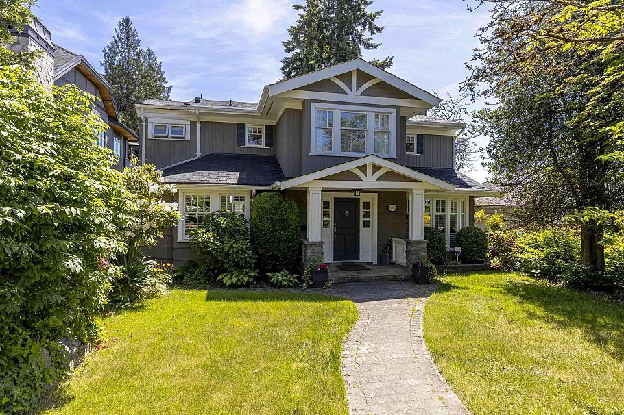 3862 W 38th Avenue Vancouver, BC - 2