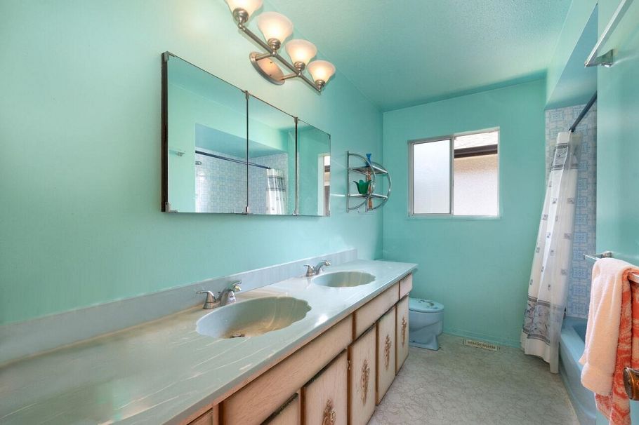 4131 W 16th Avenue Vancouver, BC - 13