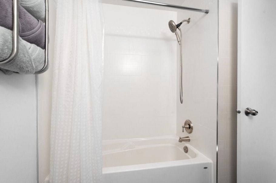 10 230 W 14 Street North Vancouver, BC - 18
