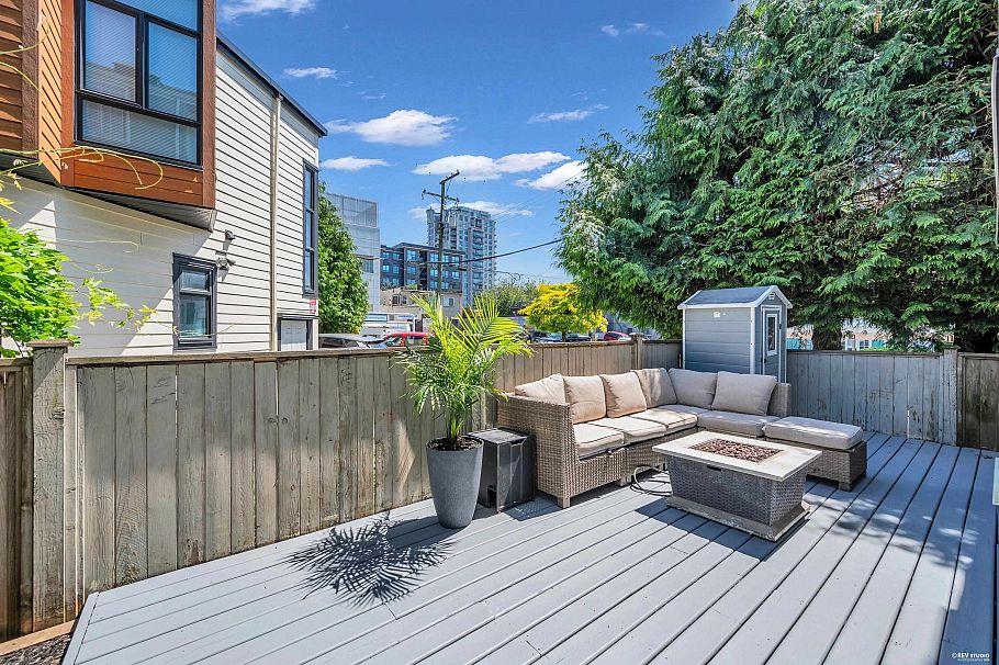 110 125 W 18th Street North Vancouver, BC - 35