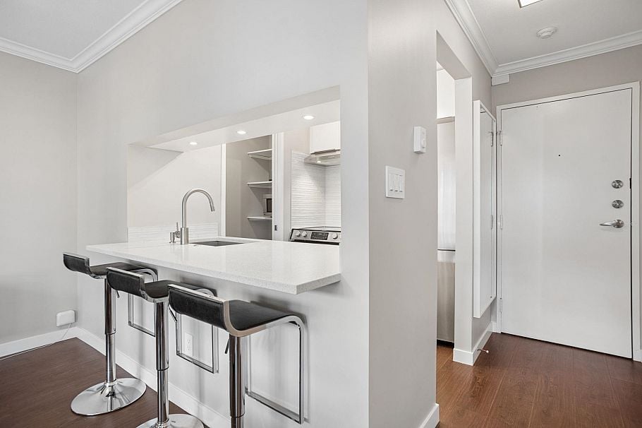 202 555 W 14th Avenue Vancouver, BC - 9