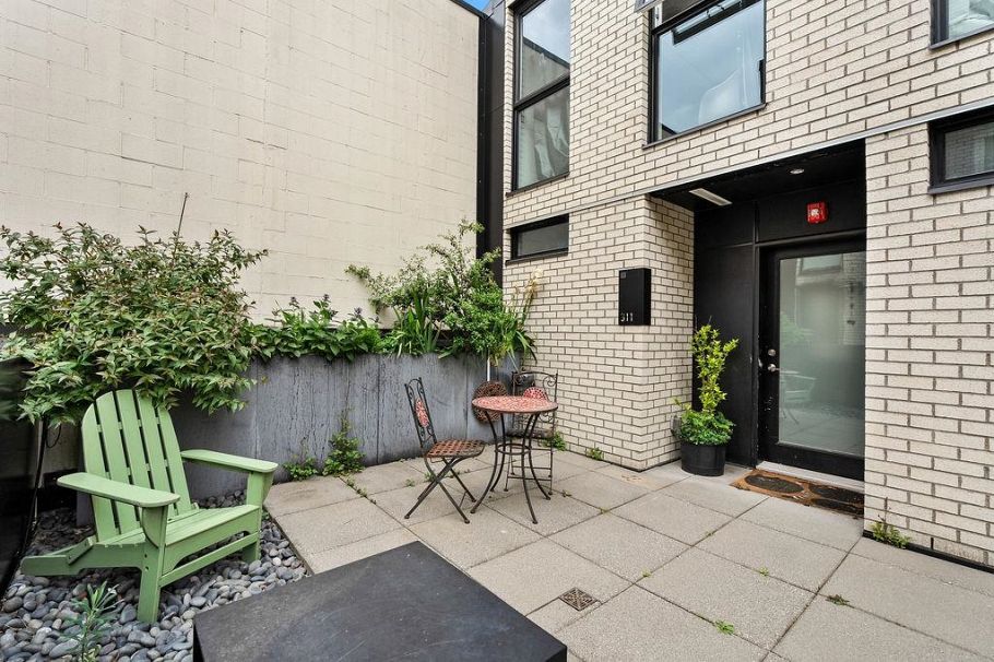 311 1647 E Pender Street Vancouver, BC - 21