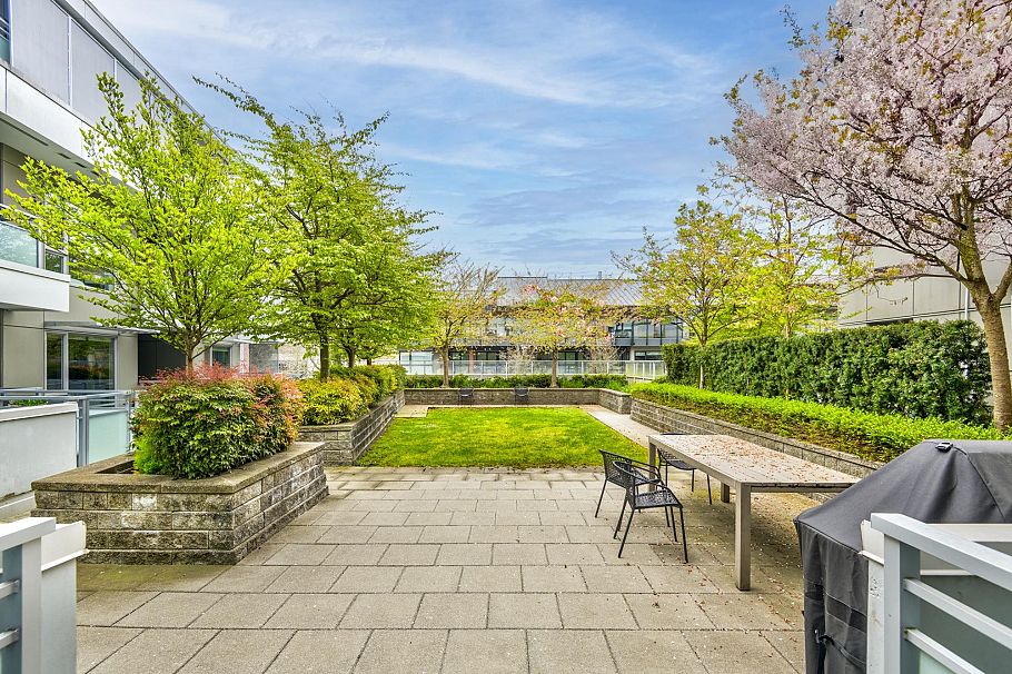 402 1061 Marine Drive North Vancouver, BC - 27