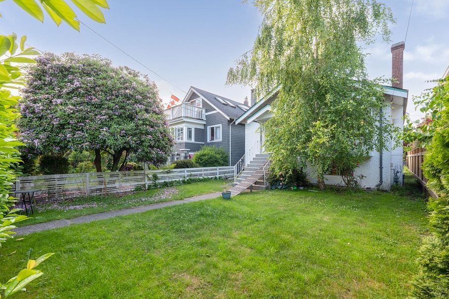 3627 W 7th Avenue Vancouver, BC - 23