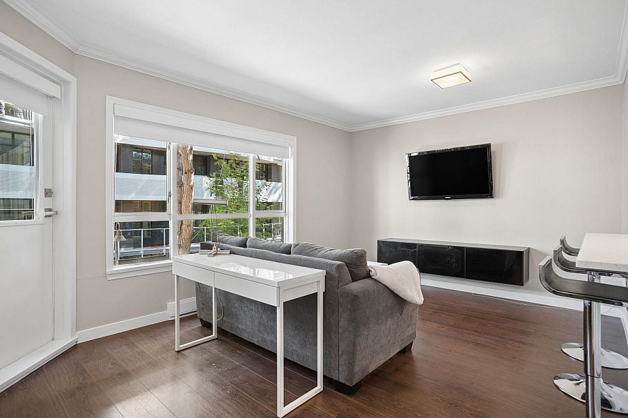202 555 W 14th Avenue Vancouver, BC - 3