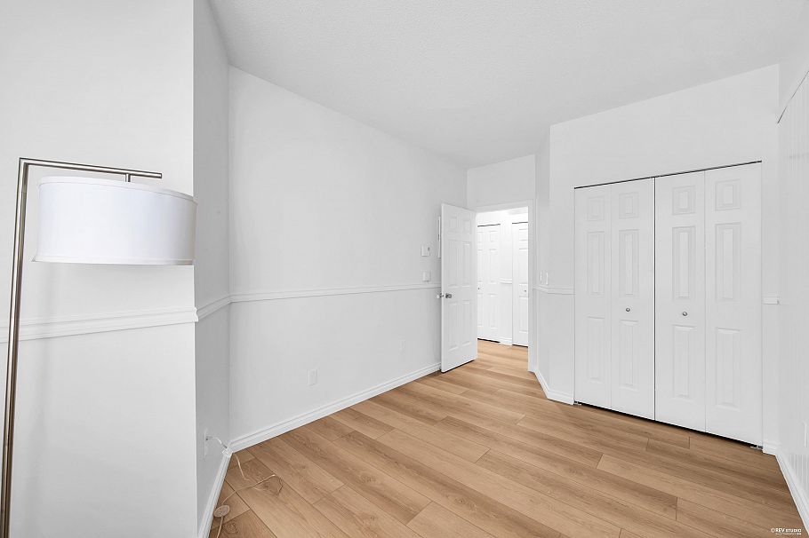110 125 W 18th Street North Vancouver, BC - 22