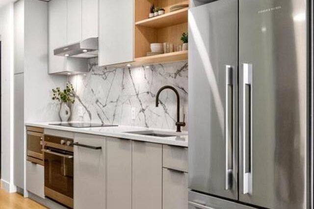 563 422 E 3rd Street North Vancouver, BC - 3