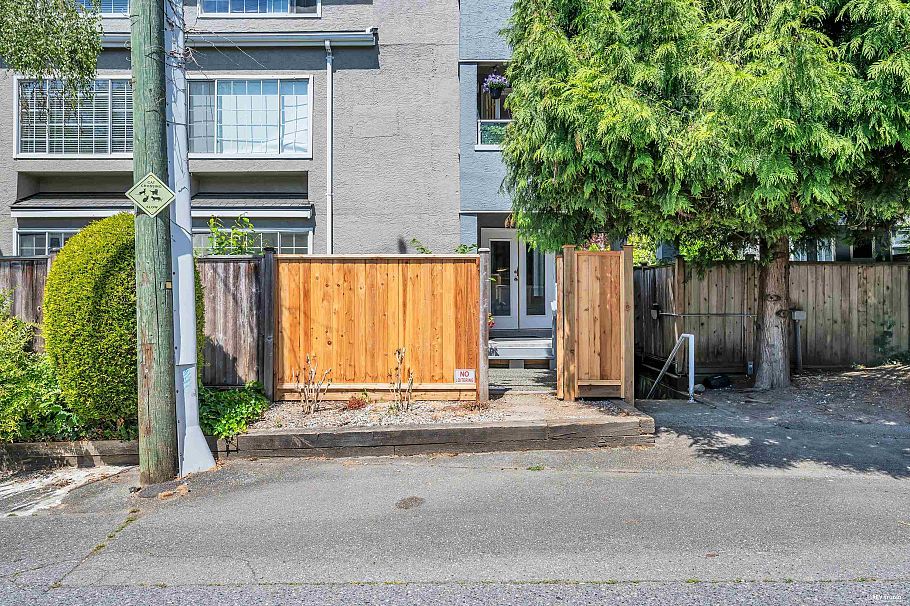 110 125 W 18th Street North Vancouver, BC - 37