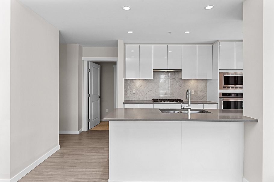 212 2663 Library Lane North Vancouver, BC - 11