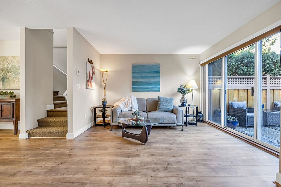 103 245 W 15th Street North Vancouver, BC - 2