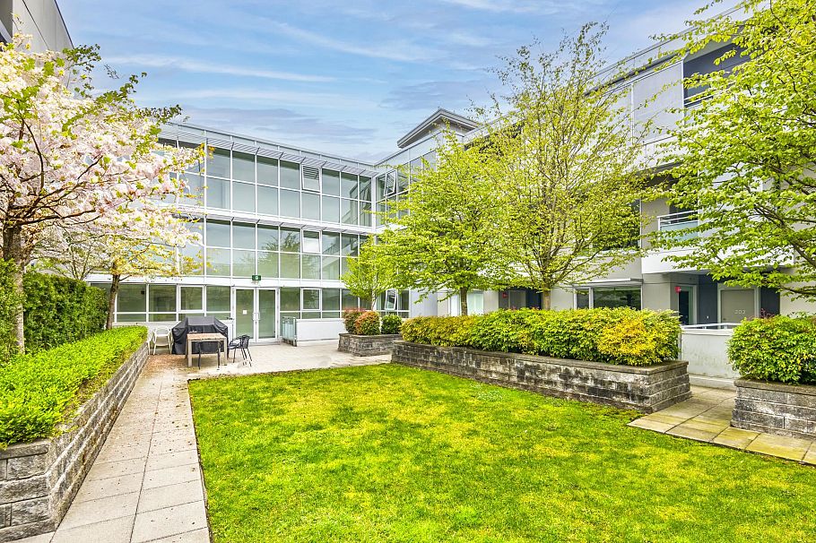 402 1061 Marine Drive North Vancouver, BC - 29