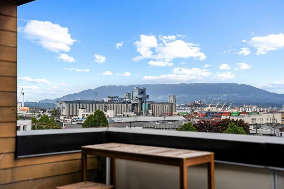 311 1647 E Pender Street Vancouver, BC - 25