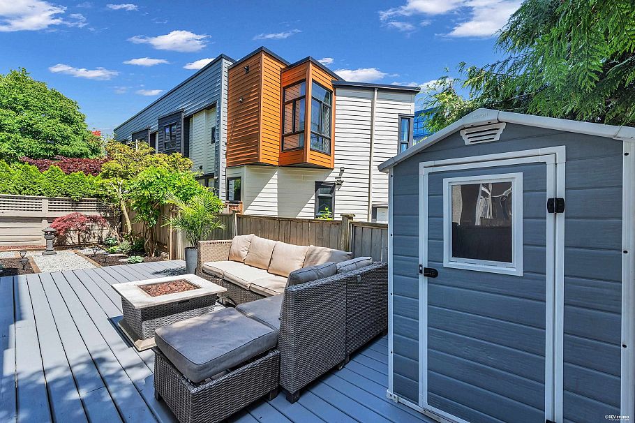 110 125 W 18th Street North Vancouver, BC - 31