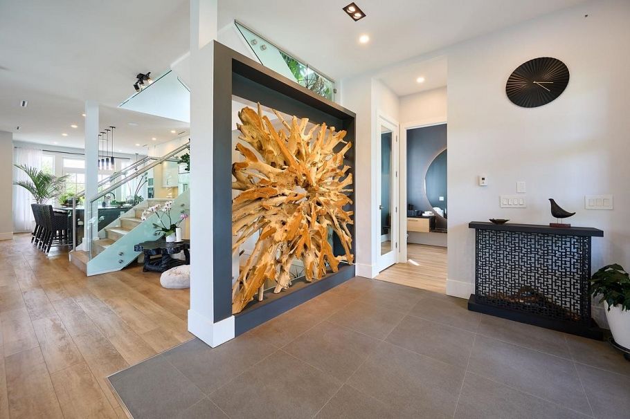 449 E 15th Street North Vancouver, BC - 2