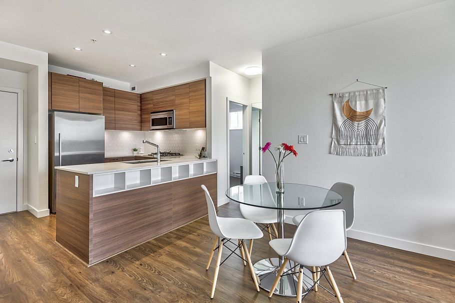 402 1061 Marine Drive North Vancouver, BC - 5
