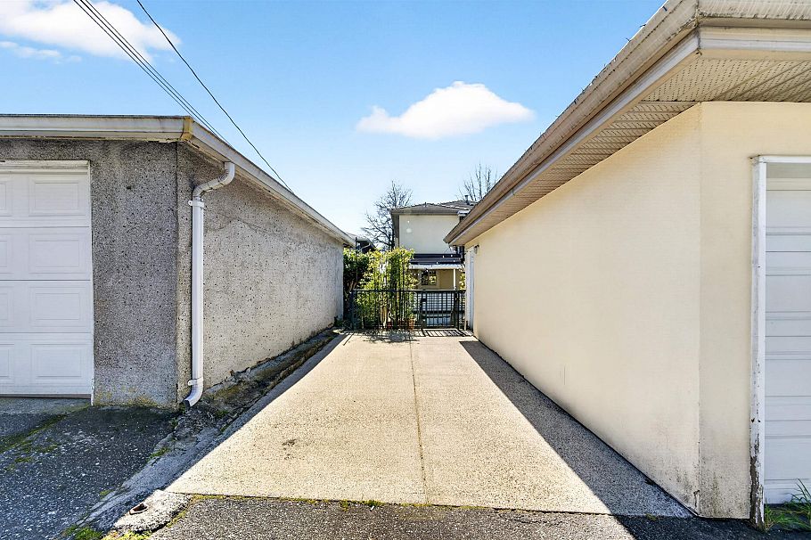 535 E 53rd Avenue Vancouver, BC - 38