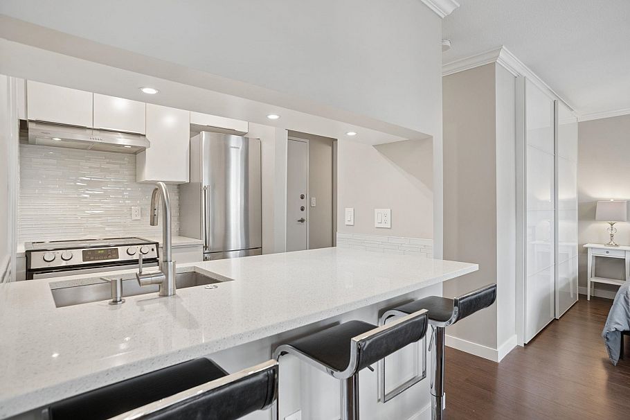 202 555 W 14th Avenue Vancouver, BC - 10