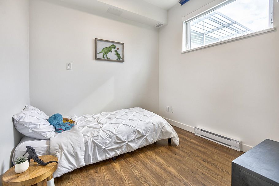 402 1061 Marine Drive North Vancouver, BC - 21
