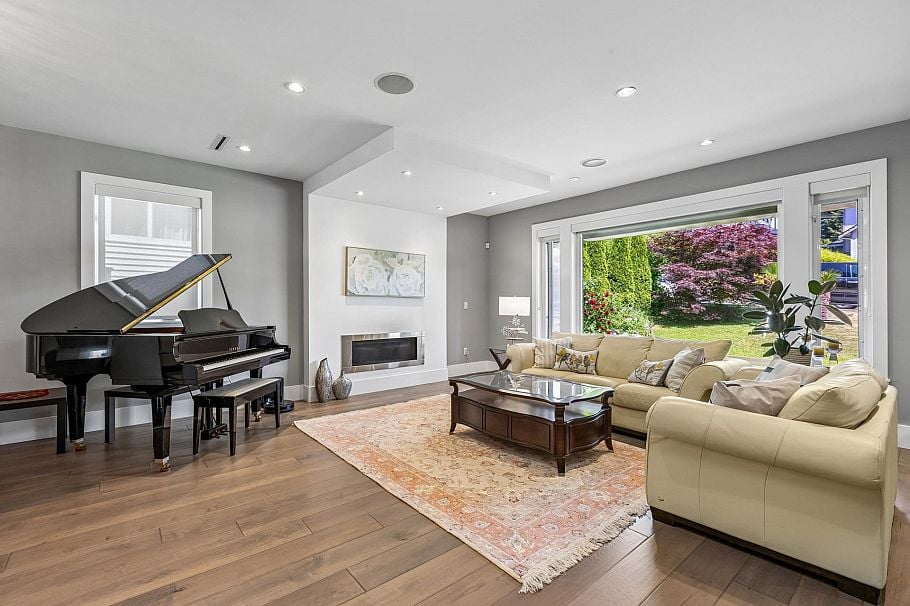 2553 Western Avenue North Vancouver, BC - 2
