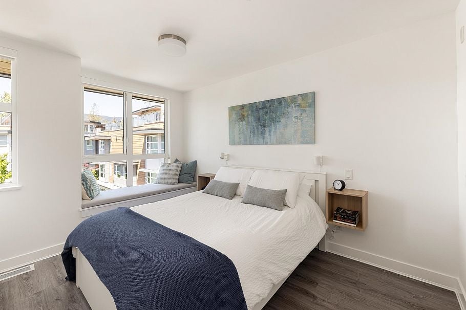 215 2060 Curling Road North Vancouver, BC - 19