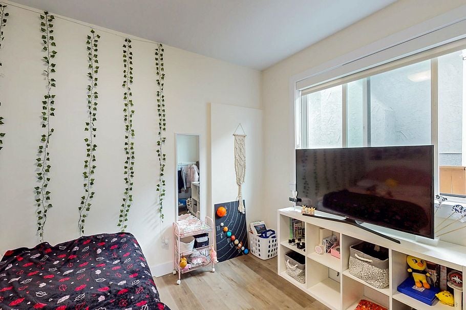 2553 Western Avenue North Vancouver, BC - 36