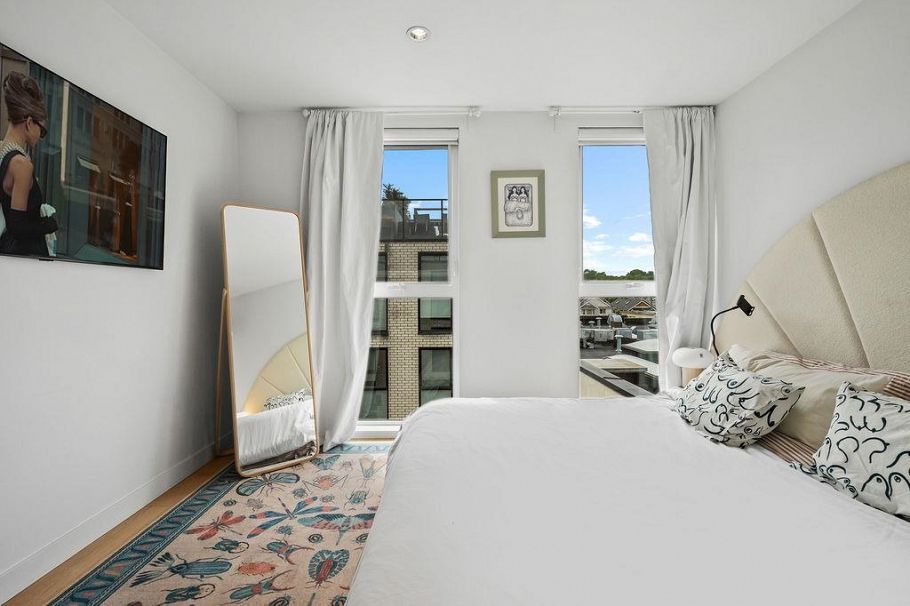 311 1647 E Pender Street Vancouver, BC - 24