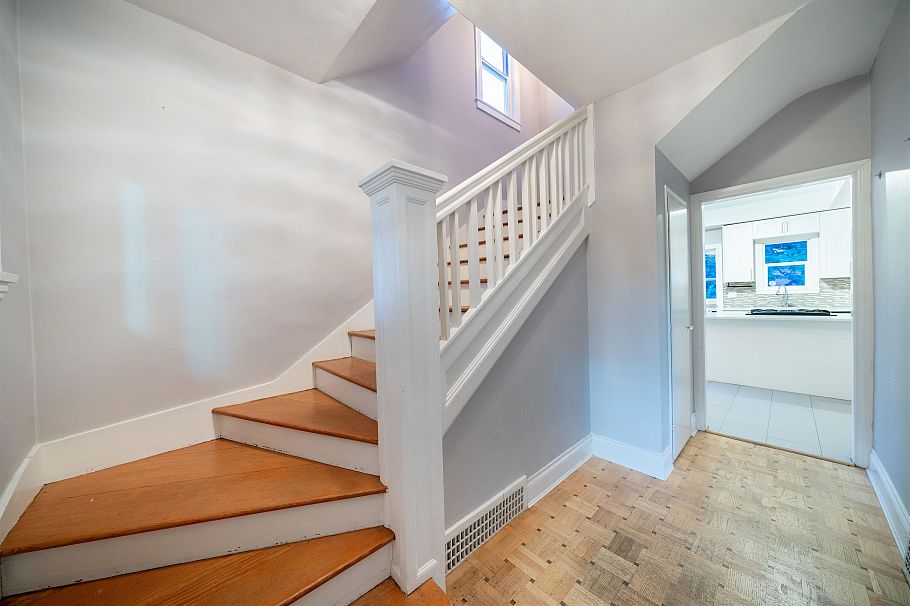 2528 Adanac Street Vancouver, BC - 15
