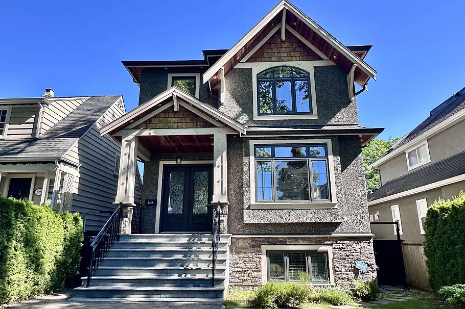 2989 W 32nd Avenue Vancouver, BC - 2