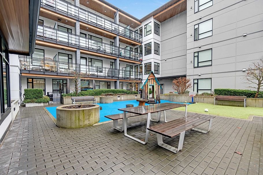 303 715 W 15 Street Street North Vancouver, BC - 13