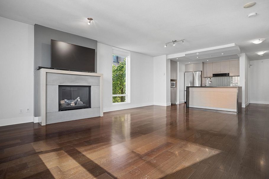 403 1530 W 8th Avenue Vancouver, BC - 1