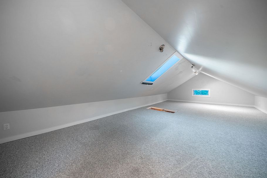 2528 Adanac Street Vancouver, BC - 25