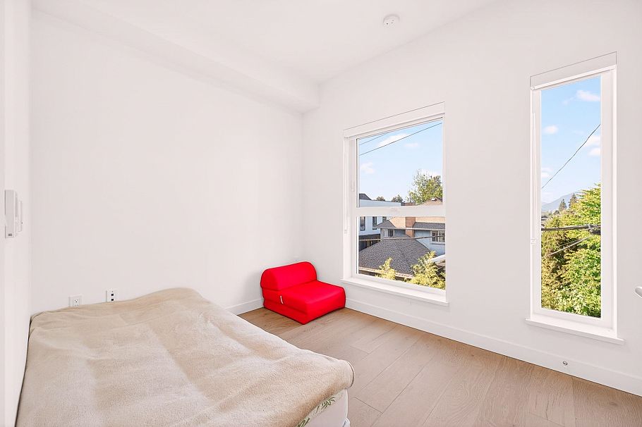 675 W 30th Avenue Vancouver, BC - 16