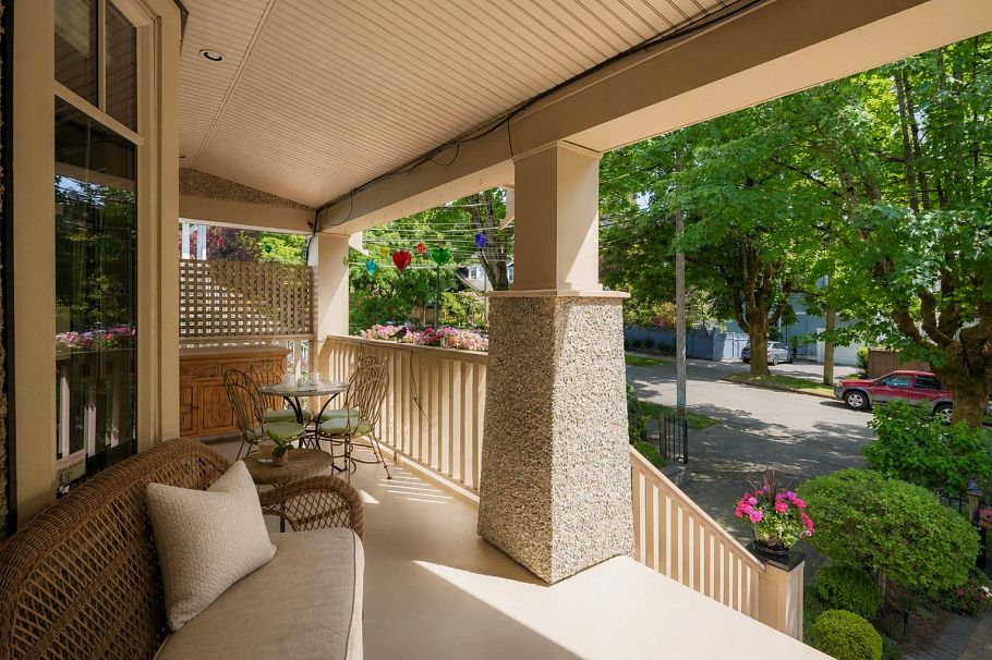 2515 W 6th Avenue Vancouver, BC - 2