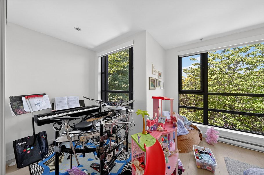1088 W 7th Avenue Vancouver, BC - 26